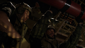 SEAL.Team.S02E01.Fracture.1080p.AMZN.WEB DL.DDP5.1.H.264 NTb.mkv snapshot 26.38 [2018.10.13 10.13.41