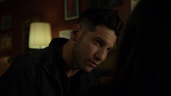 Marvels.The.Punisher.S02E01.INTERNAL.1080p.WEBRip.X264 DEFLATE.mkv snapshot 16.50 [2019.01.25 17.17.