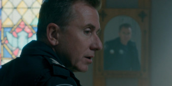 Tin.Star.S01E01.Fun.and.Slaughter.1080p.AMZN.WEB DL.DDP5.1.H.264 NTb.CZ EN.mkv snapshot 15.02 [2019.