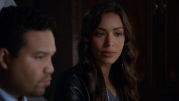 Deception.2018.S01E04.Divination.1080p.AMZN.WEB DL.DDP5.1.H.264 NTb.CZ EN.mkv snapshot 28.45 [2019.0