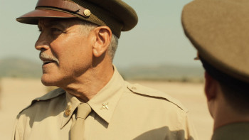 Catch 22.S01E01.Episode.1.1080p.AMZN.WEB DL.DDP5.1.H.264 NTG.CZ EN.mkv snapshot 03.10 [2019.07.02 00