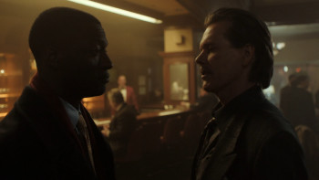 City.on.a.Hill.S01E01.The.Night.Flynn.Sent.the.Cops.on.the.Ice.1080p.AMZN.WEB DL.DDP5.1.H.264 NTb.CZ