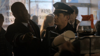 City.on.a.Hill.S01E01.The.Night.Flynn.Sent.the.Cops.on.the.Ice.1080p.AMZN.WEB DL.DDP5.1.H.264 NTb.CZ