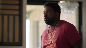Ballers.S05E01.Protocol.Is.for.Losers.1080p.AMZN.WEB DL.DDP5.1.H.264 NTb.CZ EN.mkv snapshot 10.54 [2