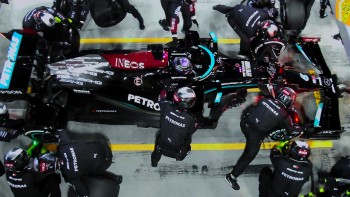 Formula.1.Drive.to.Survive.S04E01.Clash.of.the.Titans.1080p.NF.WEB DL.DDP5.1.Atmos.HFR.HEVC TEPES.cz