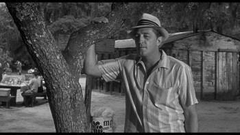 Cape Fear 1962 1080p Blu ray Remux VC 1 DTS HD MA 2.0 KRaLiMaRKo.CZ EN.mkv snapshot 01.21.14.286