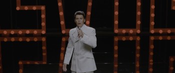 Elvis.2022.2160p.WEB DL.x265.10bit.HDR.DDP5.1.Atmos CM.mkv snapshot 01.32.40.180
